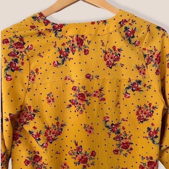 STELLA Tweed Floral V-Neck Blouse - Picture 7 of 9